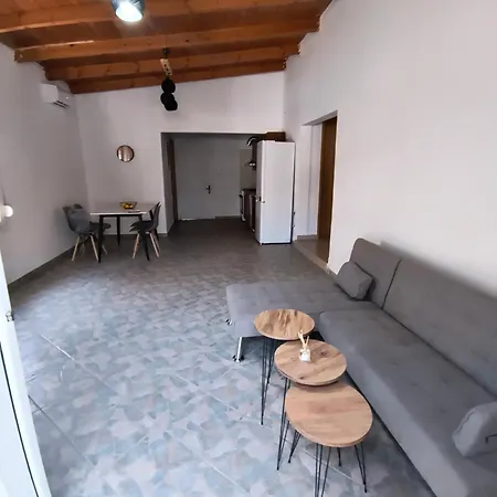 Summer House, μονοκατοικία 120 Hébergement de vacances *